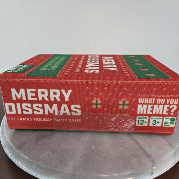 Merry Dissmas Family Holiday Party Game What Do You Meme? 250 Cards Ages 12+ New - Picture 4 of 4
